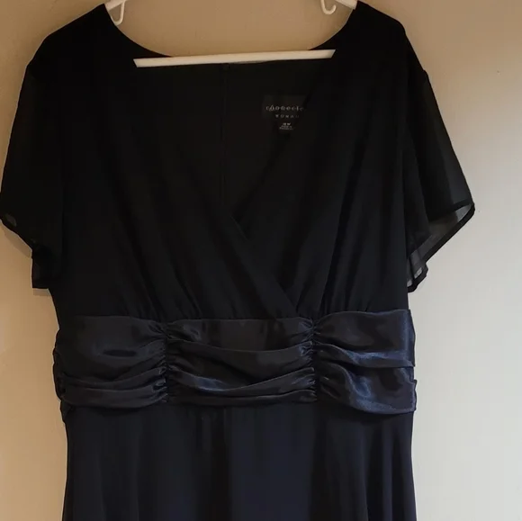 Connected Woman below the knee black dress. V neck short flutter sleeve. - Picture 2 of 3